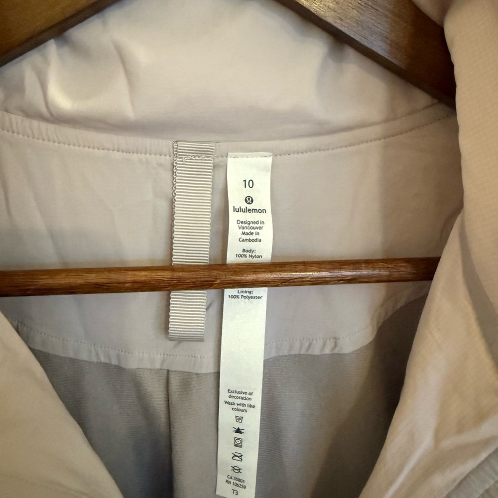 Lululemon Jacket - Picture 2 of 4